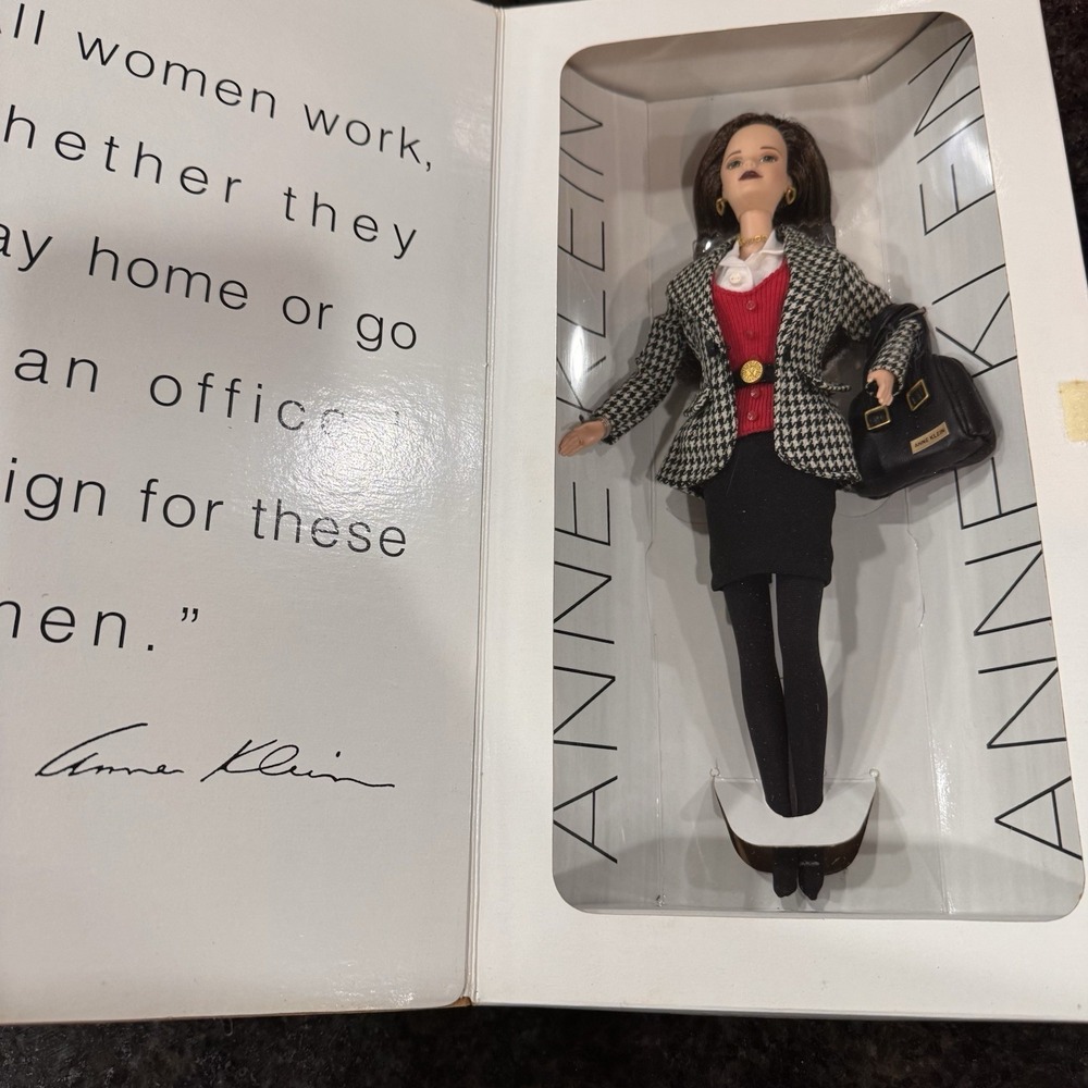 BARBIE Anne Klein Working Woman   Limited Edition 1997  #17603 NRFB